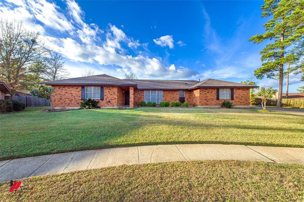 Property Photo:  1806 Old Oaks Street  LA 71119 