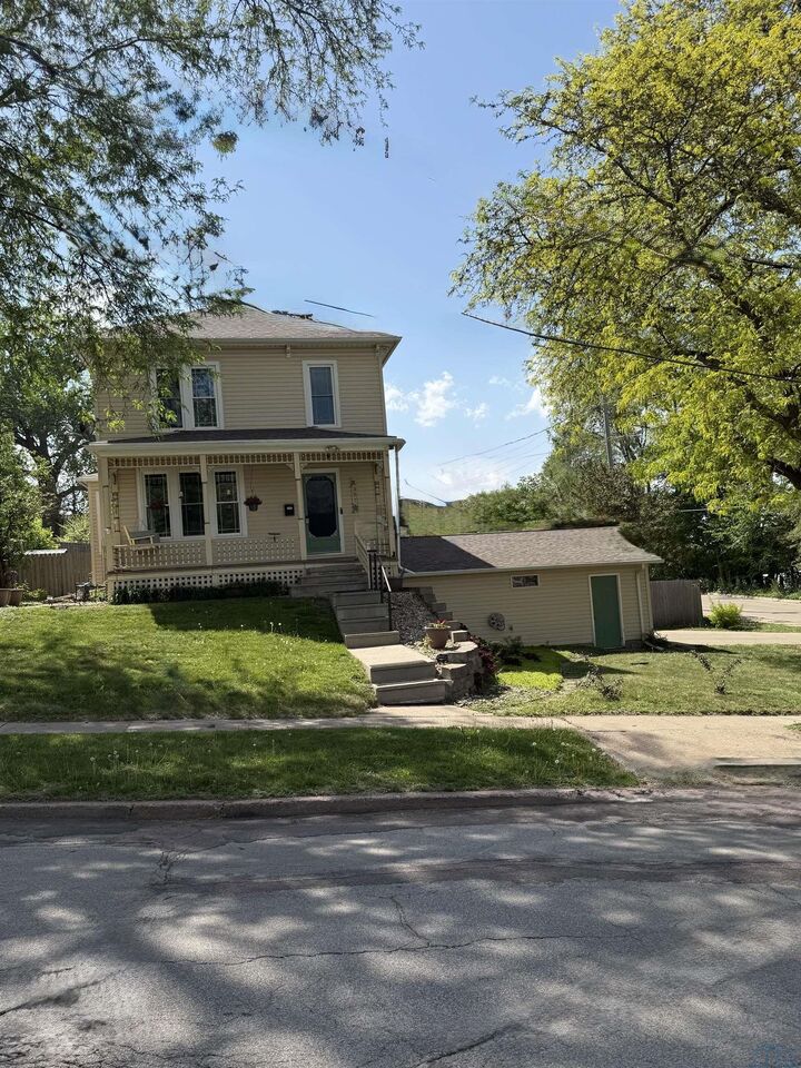 Property Photo: 307 S Helen St IA 51105