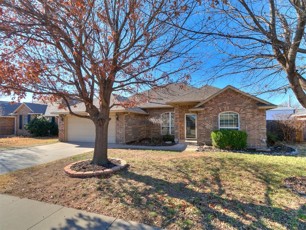 Property Photo:  1905 Breakers West Boulevard  OK 73128 