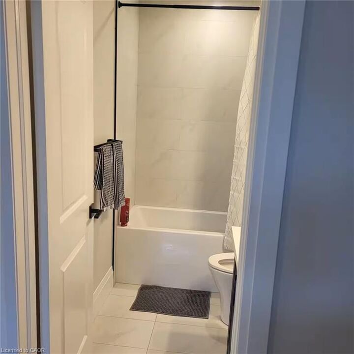 Property Photo: 132 Hodgkins Avenue ON L2V 1M1