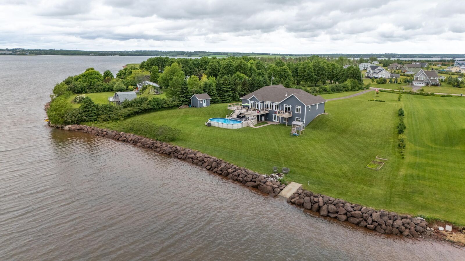 Property Photo:  604 City View Drive  PE C1B 0V8 