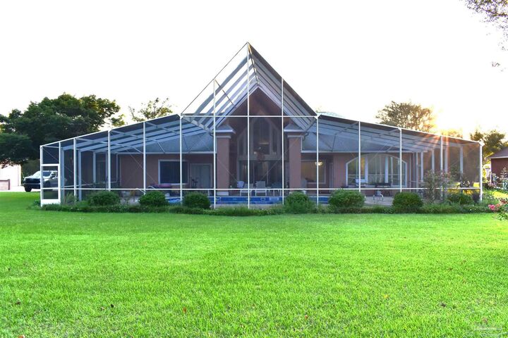 Property Photo:  5542 Oakmont Dr  FL 32571 