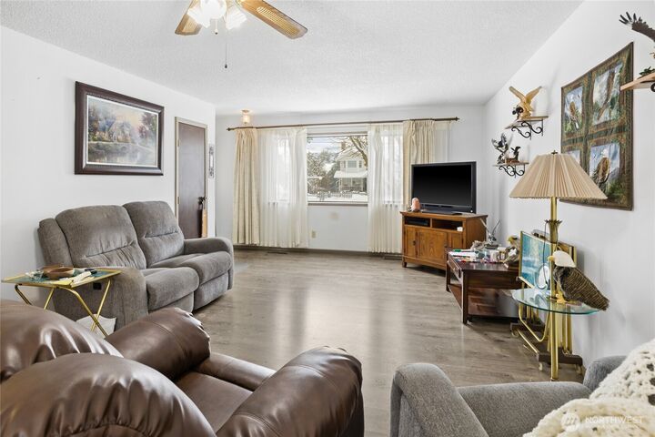 Property Photo:  508 W Fifth Street  WA 98922 