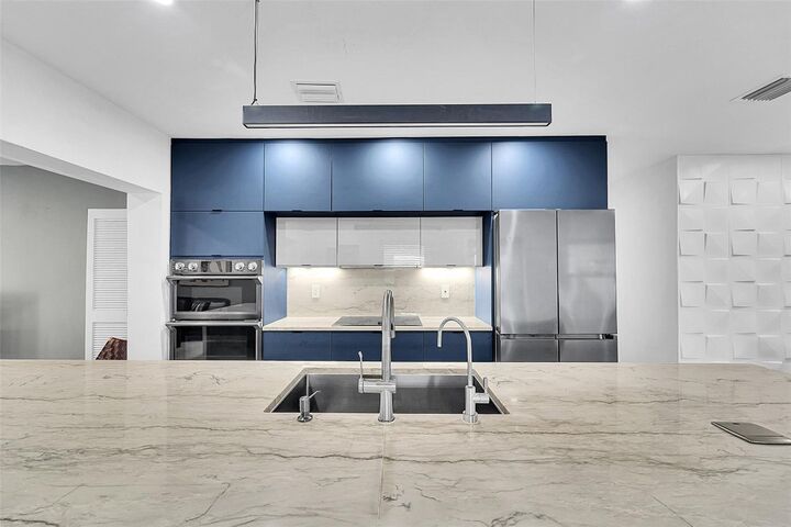 Property Photo:  1224 NE 12th Avenue  FL 33304 