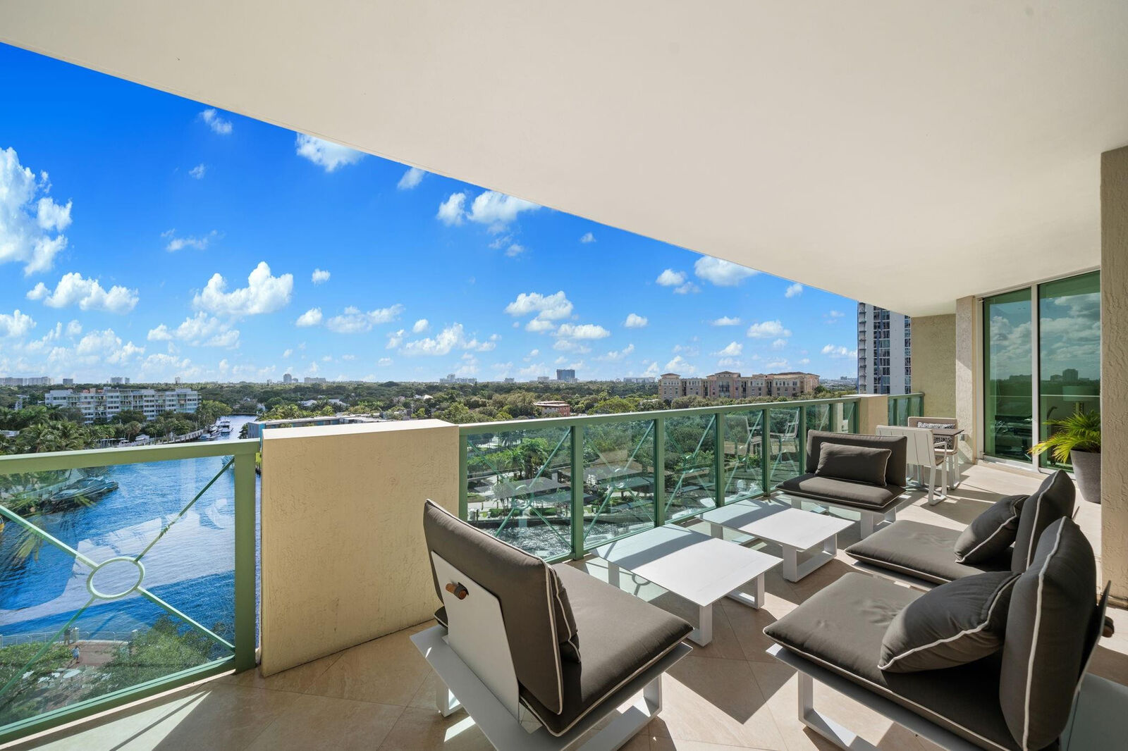 Property Photo: 411 N New River Drive 902 FL 33301