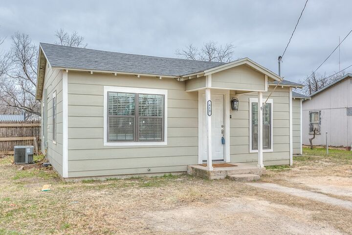 Property Photo:  419 E 29th St  TX 76903 