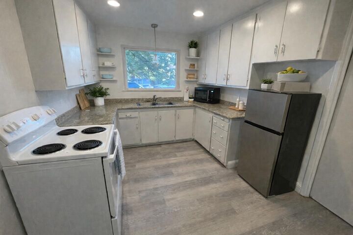Property Photo:  1805 De Ovan Avenue  CA 95204 