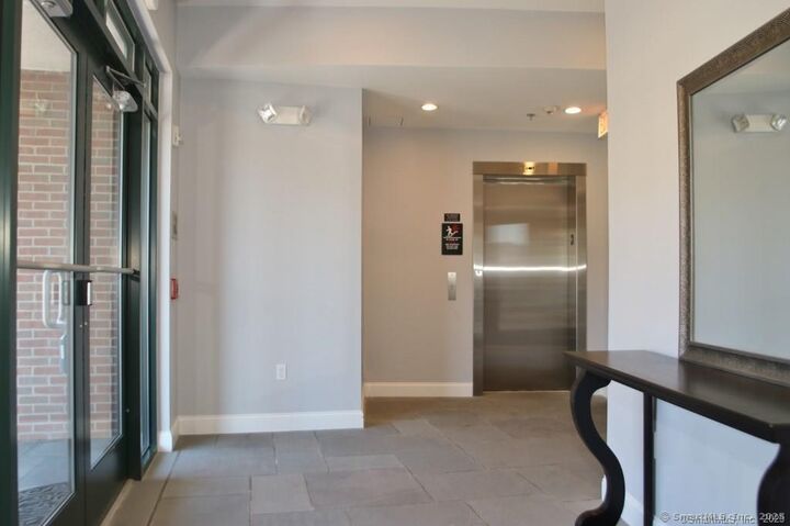 Property Photo:  947 Hope Street 304  CT 06907 