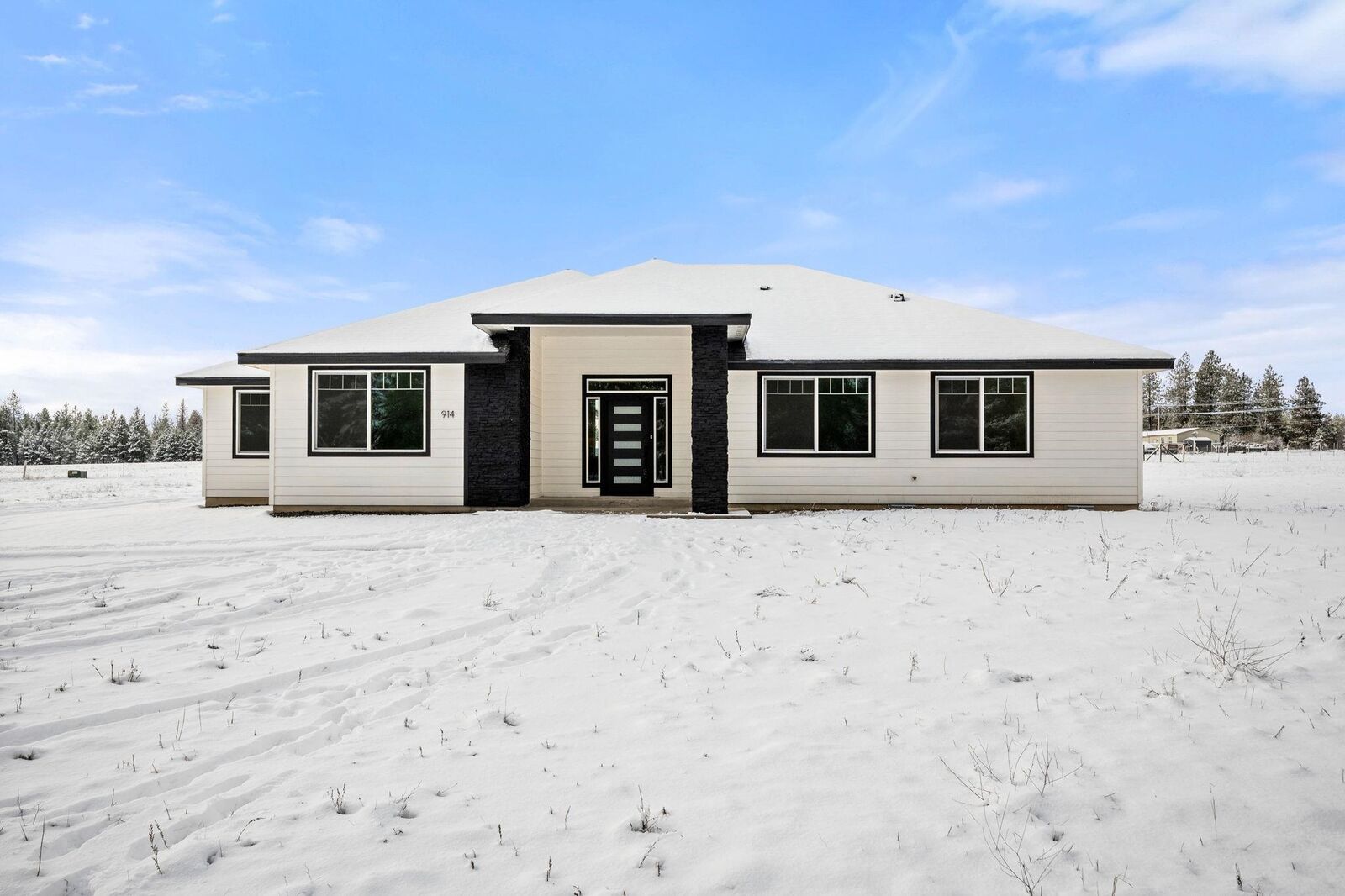 Property Photo:  914 E Deer Park-Milan Rd  WA 99006 