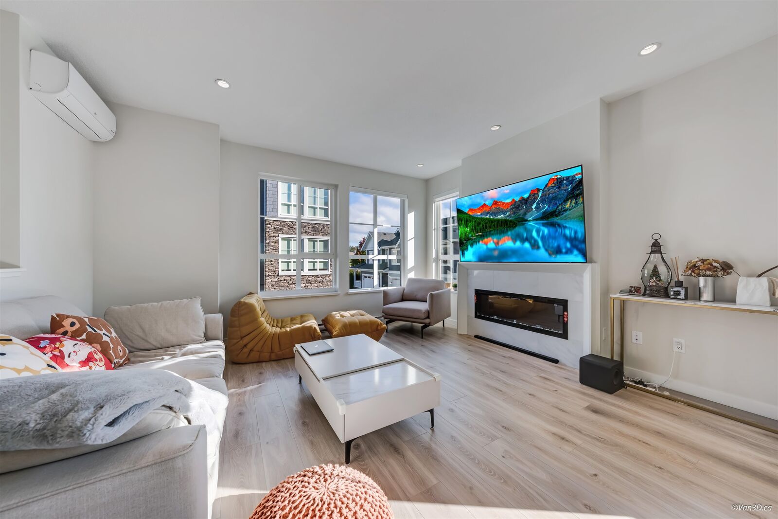 Property Photo:  5311 Admiral Way 16  BC V4K 0E2 