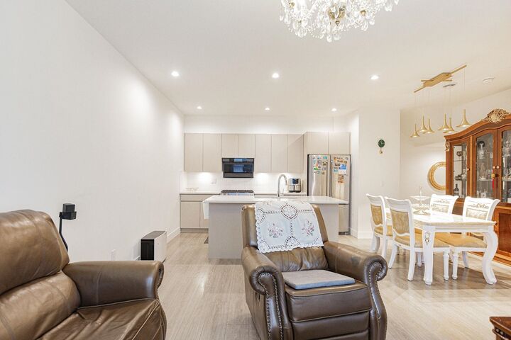 Property Photo:  16433 19 Avenue 152  BC V3Z 0Z1 