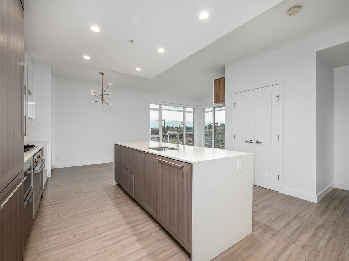 Property Photo:  2351 Beta Avenue 301  BC V5C 0M2 