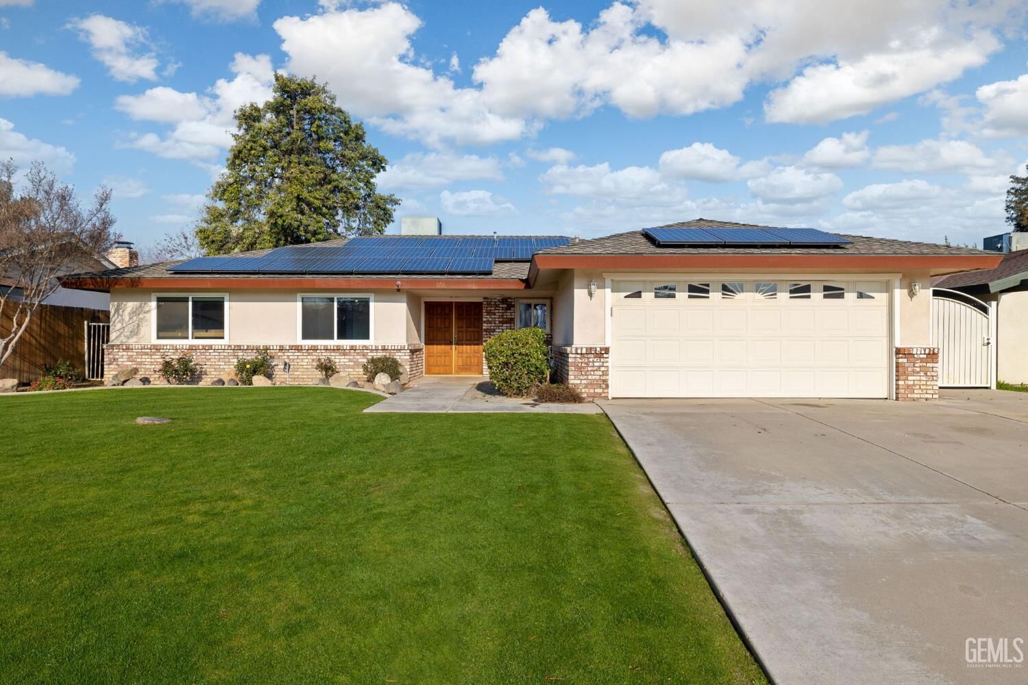 Property Photo:  6716 Olympia Drive  CA 93309 