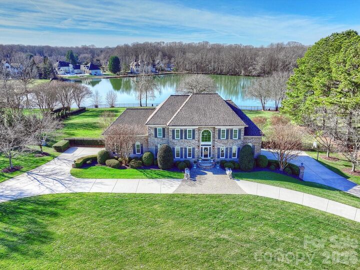 Property Photo:  433 Landsbury Drive  NC 28173 