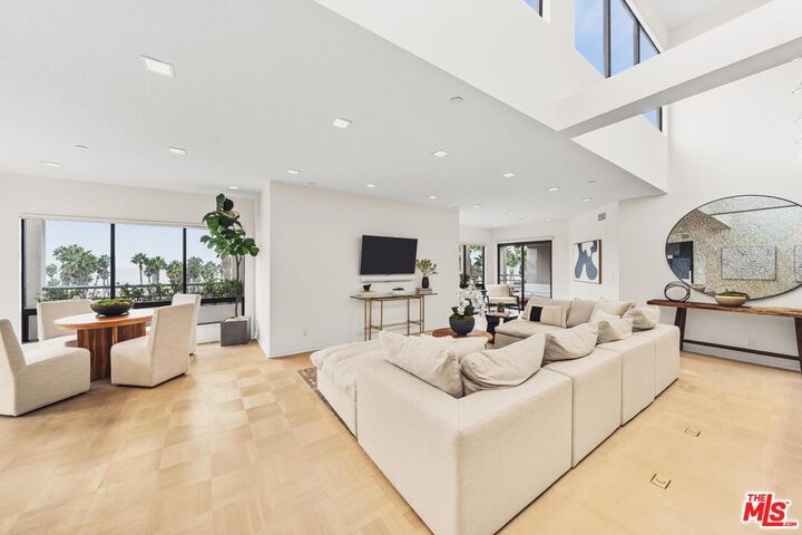 Property Photo:  110 Ocean Park Blvd  CA 90405 