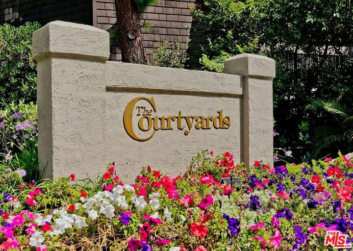 Property Photo:  950 N Kings Rd  CA 90069 