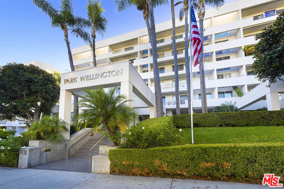 Property Photo:  1131 Alta Loma Rd  CA 90069 