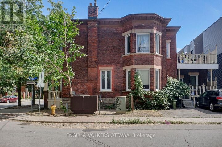 Property Photo:  256 Kent Street North  ON K2P 2A2 