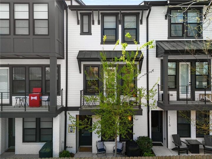 Property Photo:  1712 Edgehill Manor NE  GA 30317 