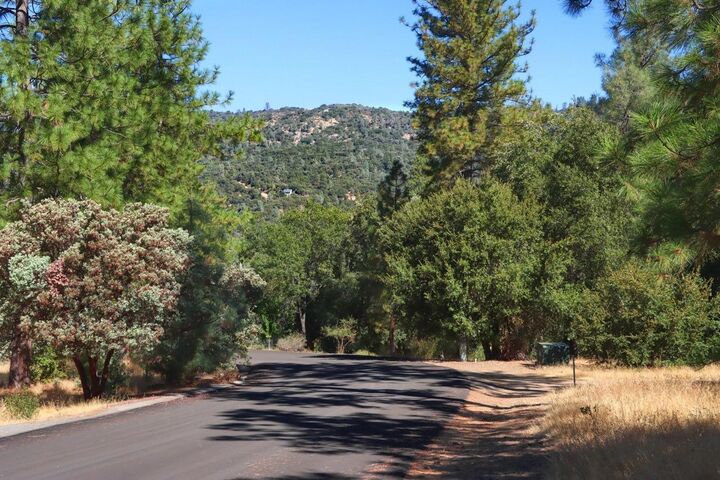 Property Photo:  10 Timberwood Lane  CA 93644 