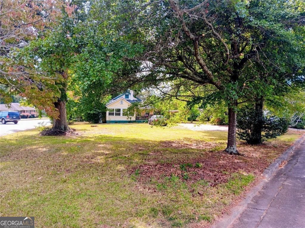 Property Photo: 406 Brookwood Drive GA 30286