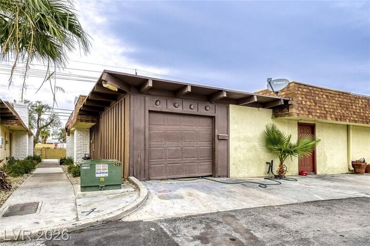 Property Photo: 2765 Heritage Court NV 89121