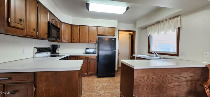 Property Photo: 207 Roosevelt Avenue ND 58576