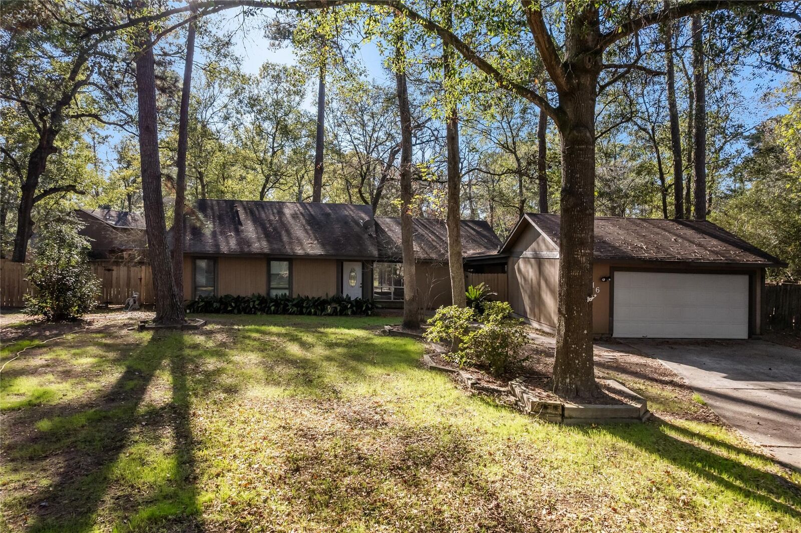 Property Photo: 2016 Royal Oak Place TX 77380