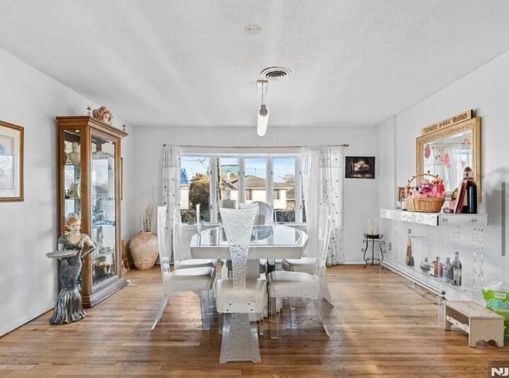 Property Photo:  40 Valley Ct  NJ 07094 