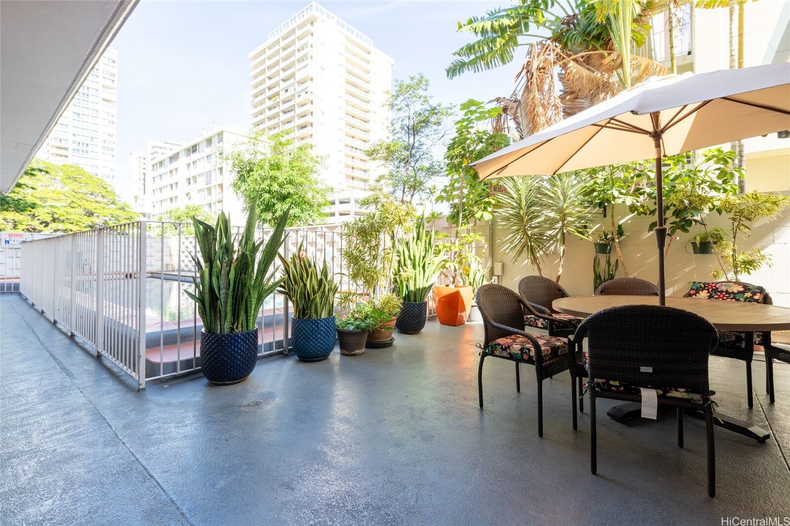 Property Photo:  236 Liliuokalani Avenue 102  HI 96815 