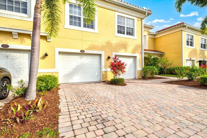 Property Photo: 172 Explorer Drive FL 34229