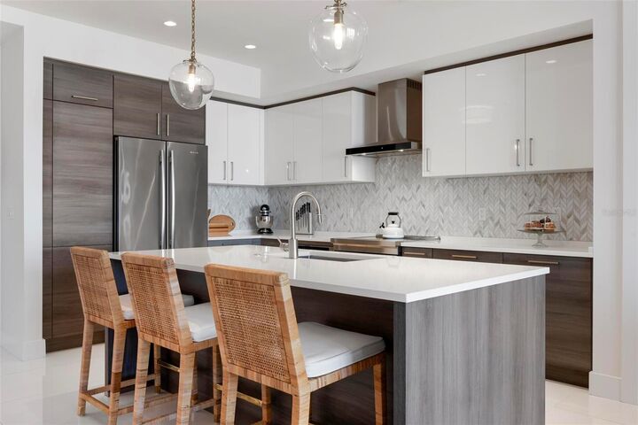 Property Photo:  111 S Pineapple Avenue 719  FL 34236 
