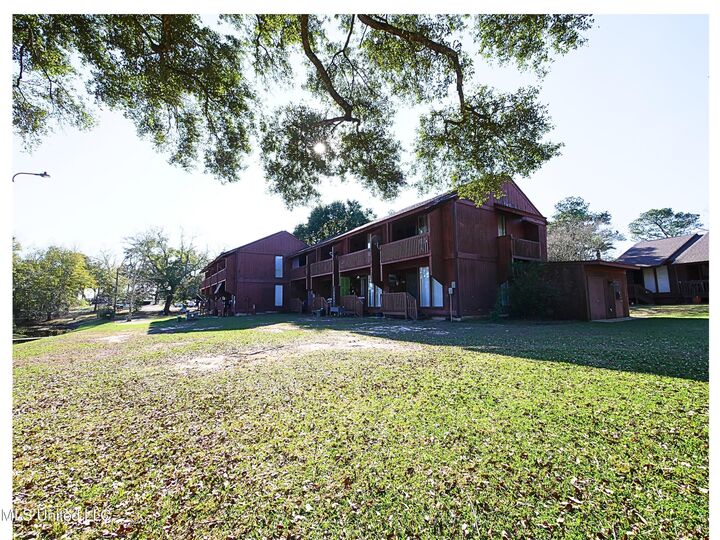 Property Photo:  208 Lakeside Villa  MS 39525 