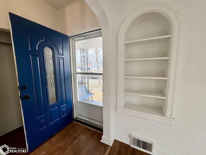 Property Photo:  905 S 10th Street  IA 52601 