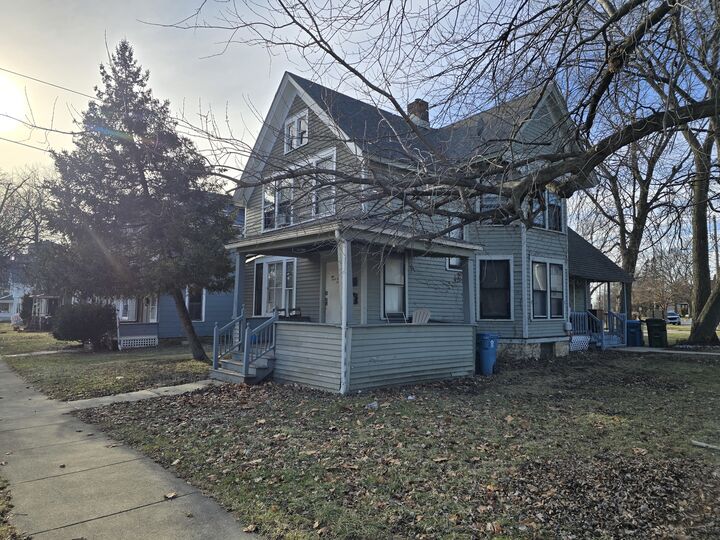 Property Photo: 407 Grant Place IL 60505