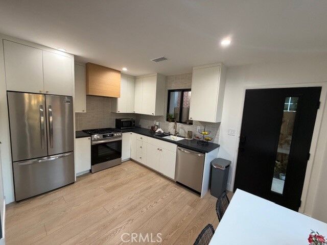 Property Photo:  425 Terraine A  CA 90814 