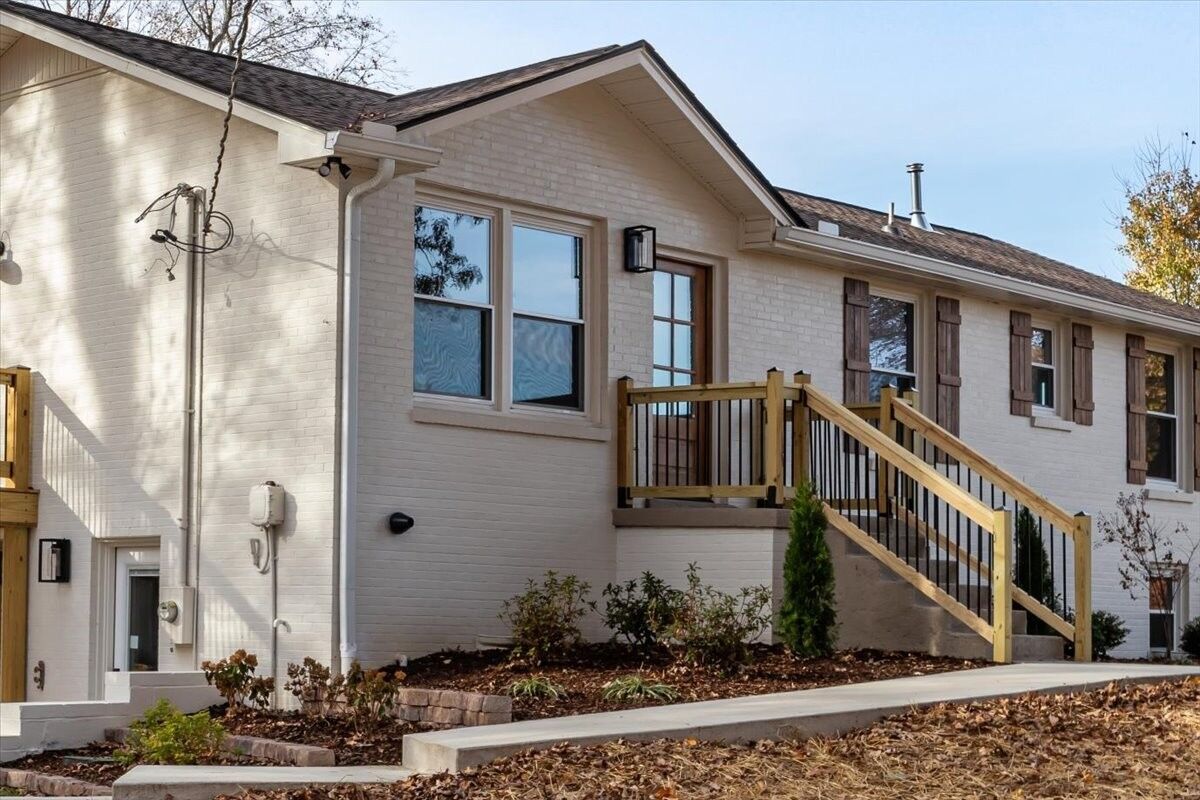 Property Photo:  110 E Circle Dr  TN 37029 