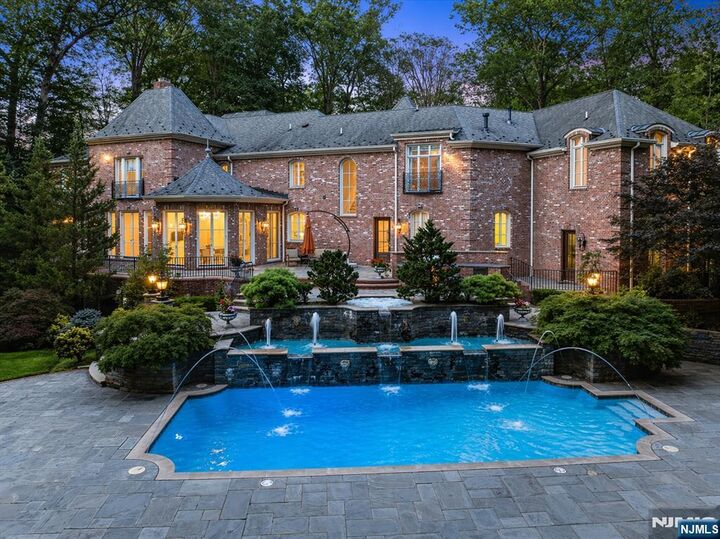 Property Photo:  47 Fox Hedge Road  NJ 07458 
