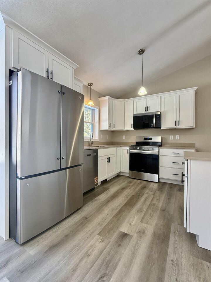 Property Photo:  5 Dwyer Street  NH 03054 