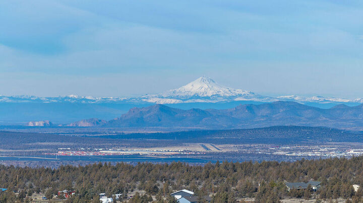 Property Photo:  5818 SE Thomas Road  OR 97754 