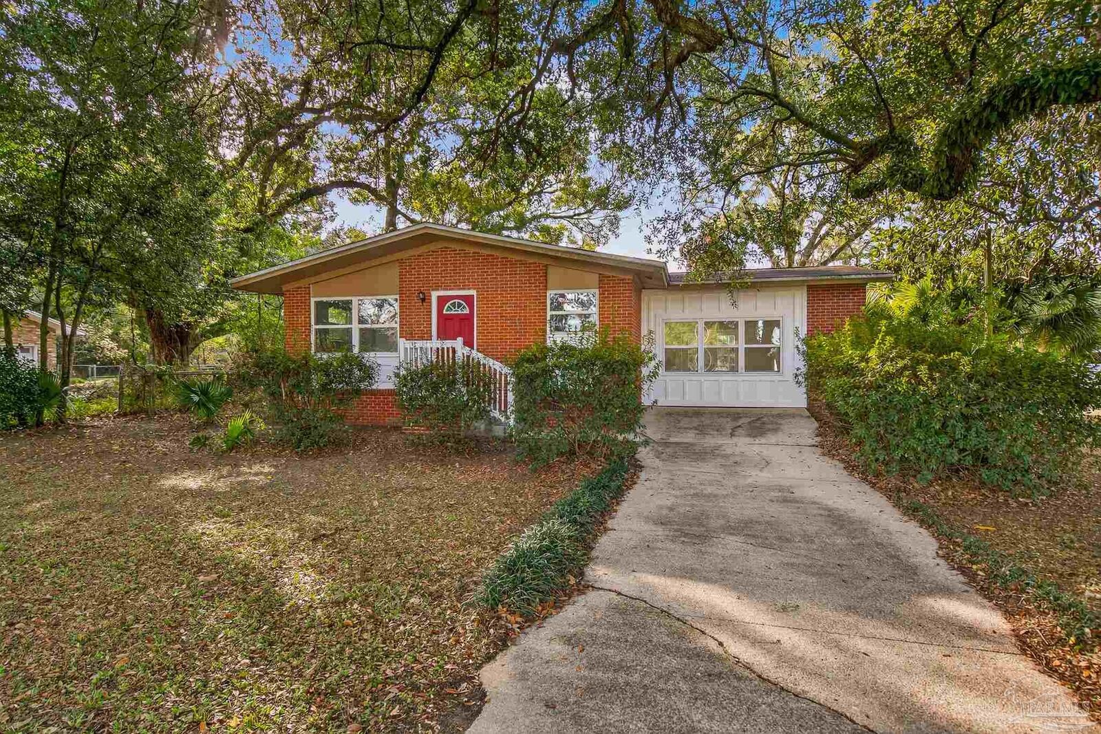 Property Photo:  233 Tonawanda Dr  FL 32506 