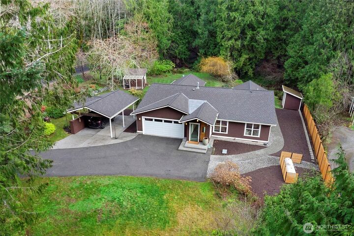 Property Photo:  6133 NE Lariat Loop  WA 98110 