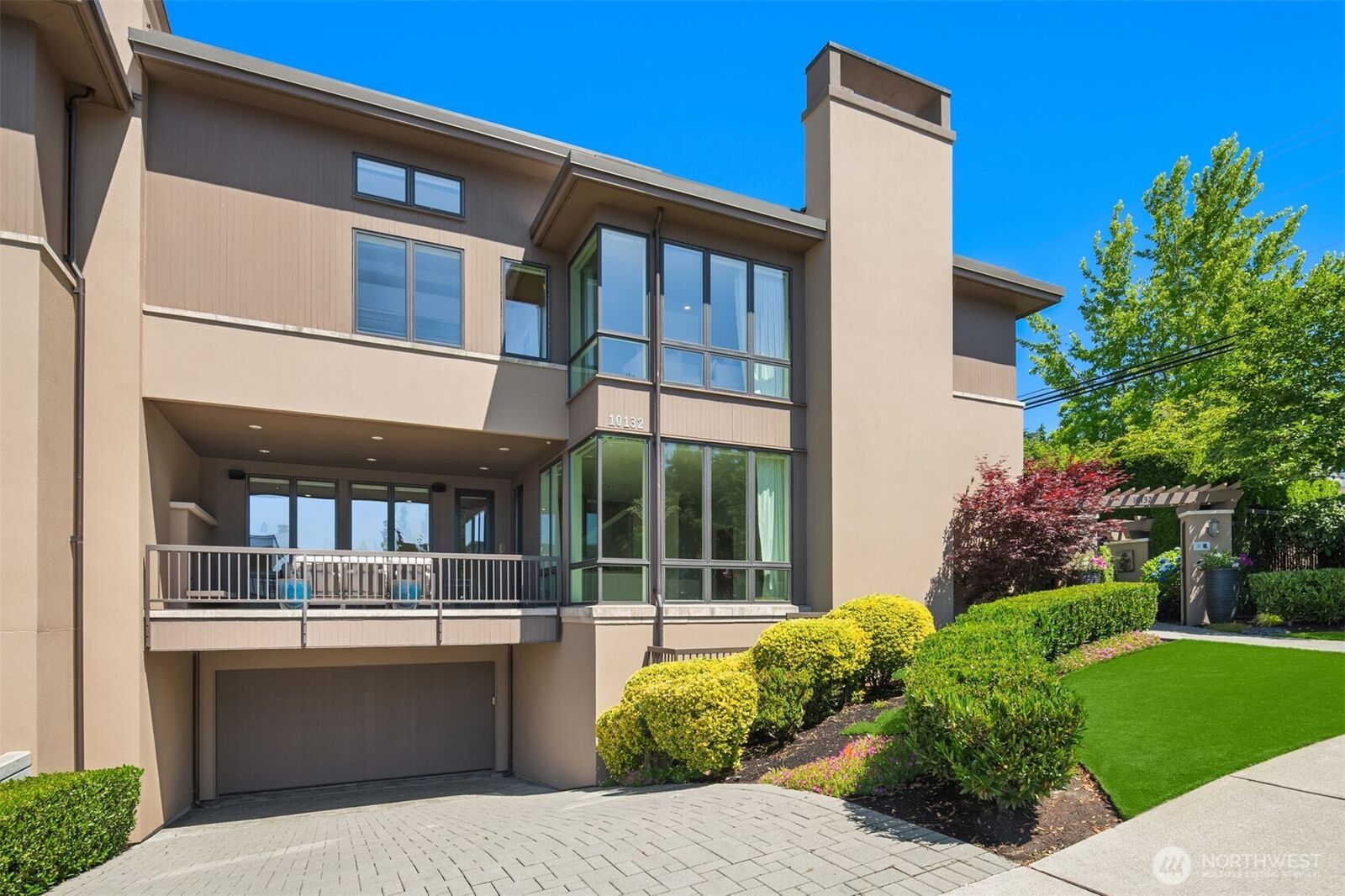Property Photo:  10132 NE 59th Street C  WA 98033 