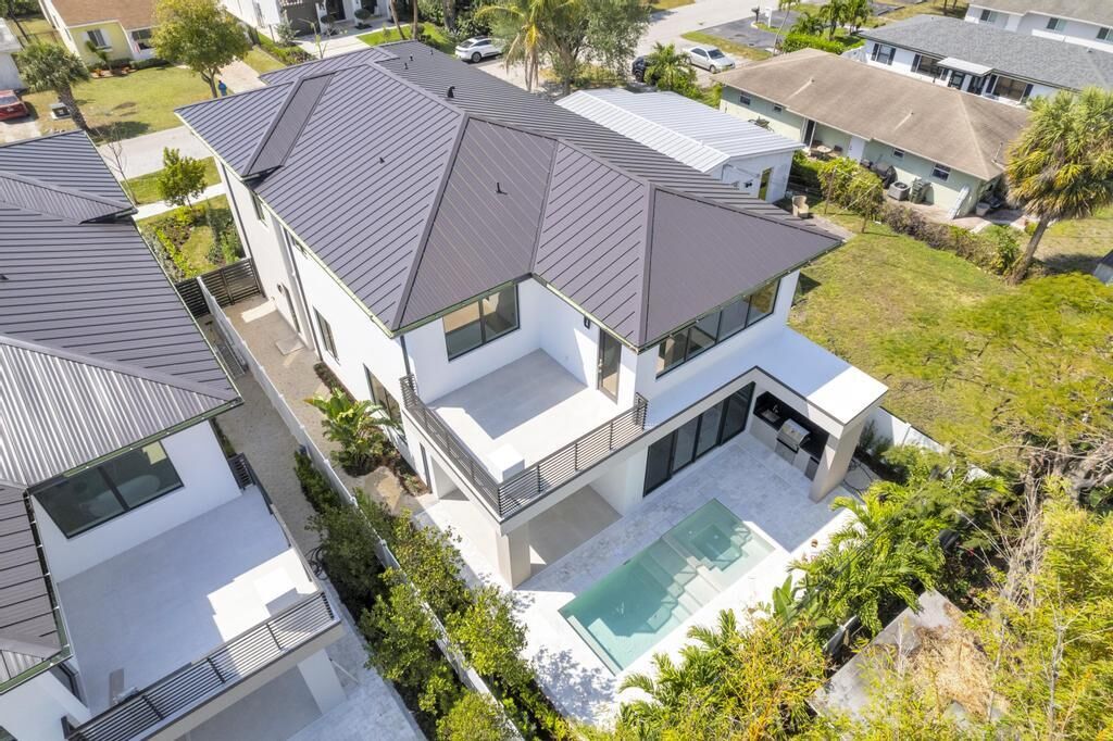 Property Photo: 239 NE 11th Street FL 33444