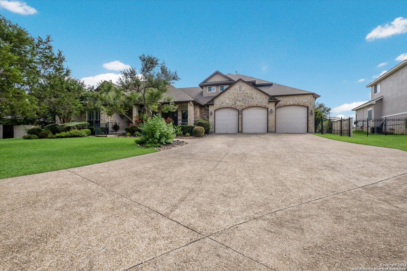 Property Photo:  611 Ridge  TX 78258 