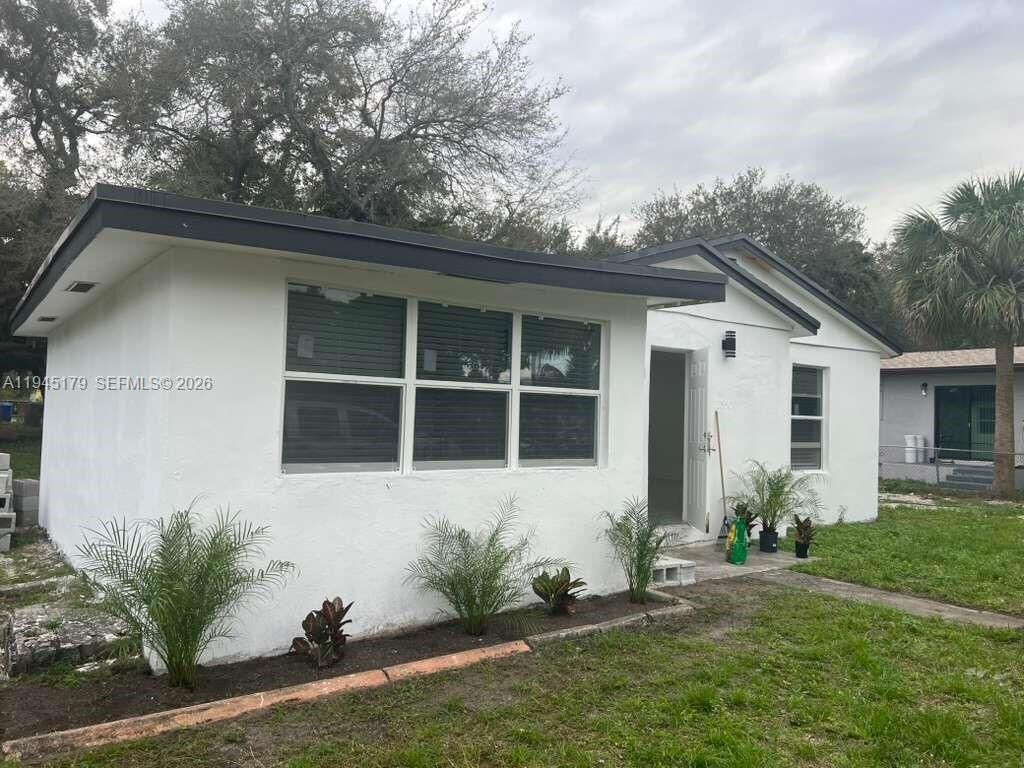 Property Photo:  2850 NW 7th St  FL 33311 