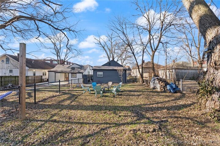 Property Photo:  626 Mechanic Street  IN 47130 