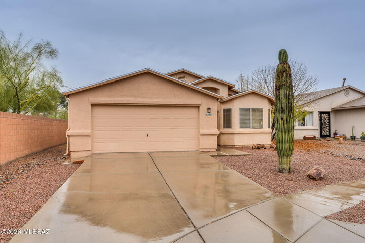 Property Photo:  6086 N Applesauce Court  AZ 85741 