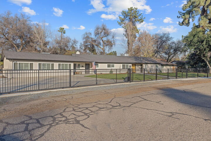 Property Photo:  2212 W Sunset Drive  CA 93291 