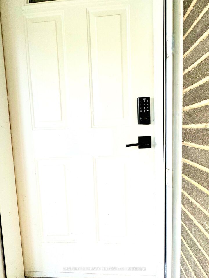 Property Photo:  272 Conestoga Avenue  ON L4C 2H2 